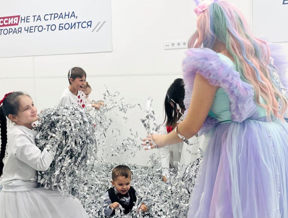 В преддверии самого нежного праздника организация "Особые дети" подготовила теплую встречу, чтобы поздравить мам детей с особенностями развития и сказать им «спасибо» В преддверии самого нежного праздника организация "Особые дети" подготовила теплую встречу, чтобы поздравить мам детей с особенностями развития и сказать им «спасибо»