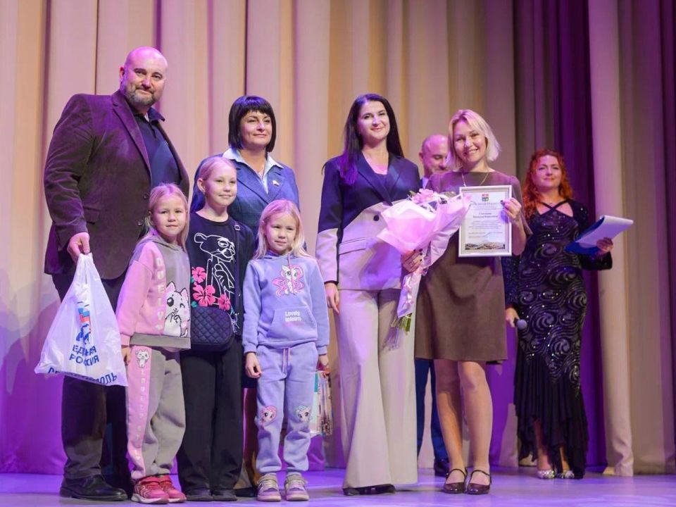 Татьяна Лобач: Накануне в доме культуры на 1-ом отделении Золотой Балки состоялся праздничный концерт «Мелодии сердечной благодарности», посвященный Дню матери Татьяна Лобач: Накануне в доме культуры на 1-ом отделении Золотой Балки состоялся праздничный концерт «Мелодии сердечной благодарности», посвященный Дню матери