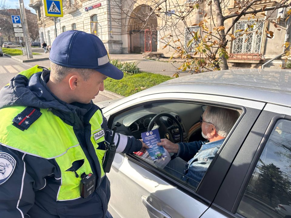 Севастопольские госавтоинспекторы провели профилактическую акцию «Стоп - мошенники!» Севастопольские госавтоинспекторы провели профилактическую акцию «Стоп - мошенники!»
