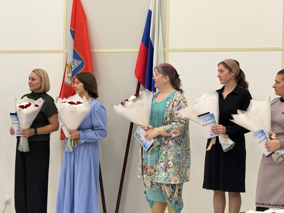 Татьяна Лобач: В преддверии Дня матери в большом зале Департамента труда и социальной защиты населения города Севастополя состоялась торжественная церемония чествования заслуженных матерей региона Татьяна Лобач: В преддверии Дня матери в большом зале Департамента труда и социальной защиты населения города Севастополя состоялась торжественная церемония чествования заслуженных матерей региона