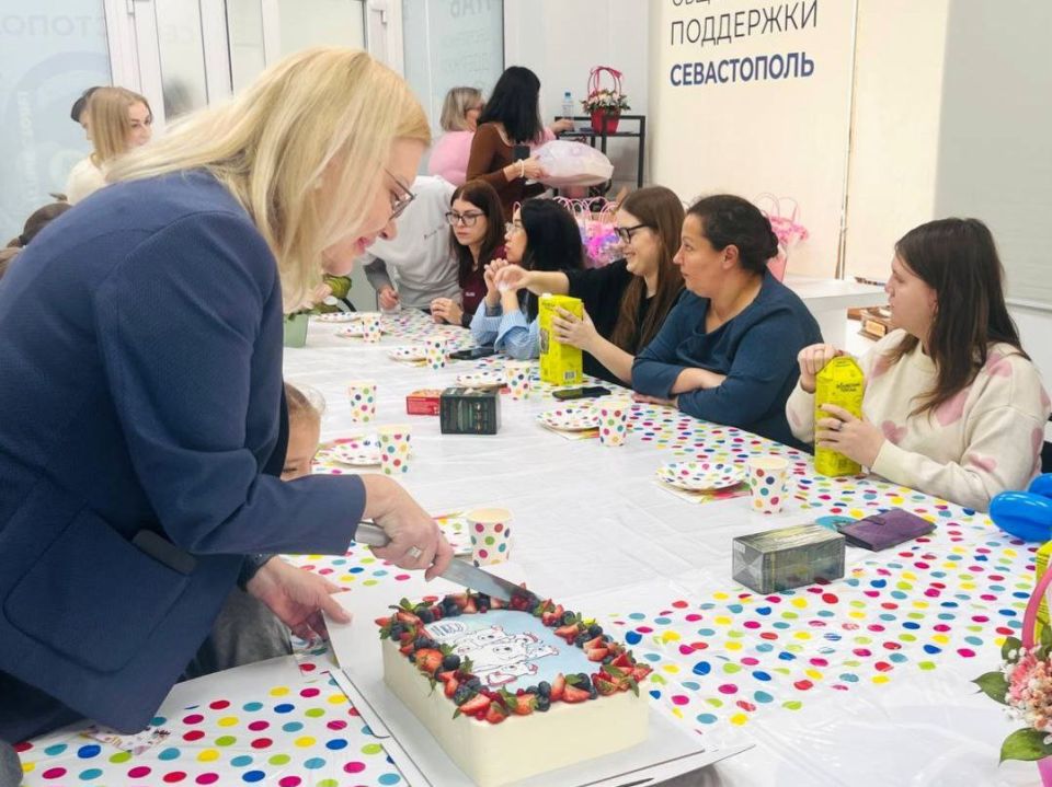 В преддверии самого нежного праздника организация "Особые дети" подготовила теплую встречу, чтобы поздравить мам детей с особенностями развития и сказать им «спасибо» В преддверии самого нежного праздника организация "Особые дети" подготовила теплую встречу, чтобы поздравить мам детей с особенностями развития и сказать им «спасибо»