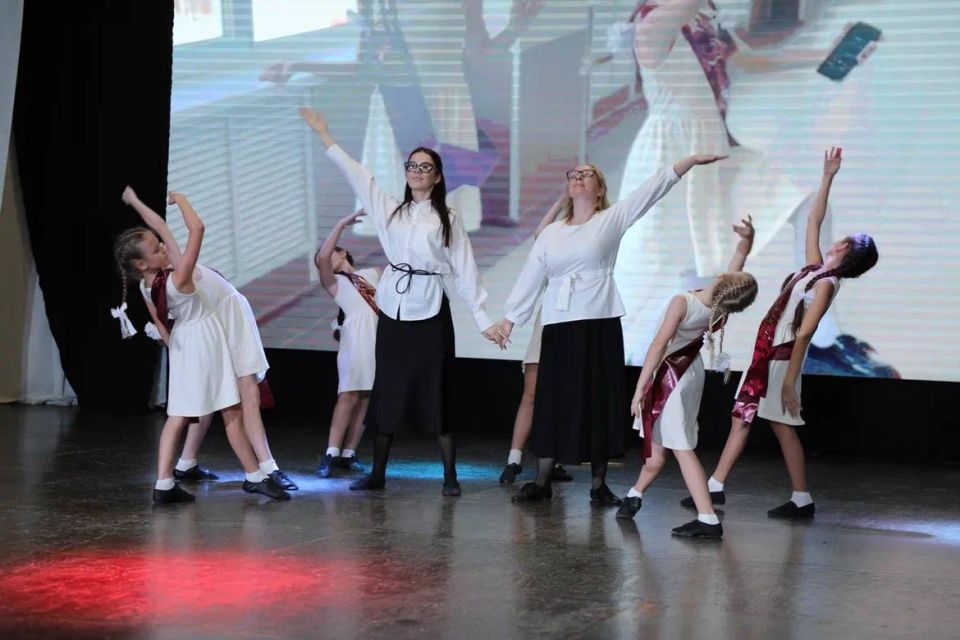 Во Дворце детского и юношеского творчества состоялся смотр творческих работ участников XIV регионального конкурса сотворчества «Я и мой учитель» Во Дворце детского и юношеского творчества состоялся смотр творческих работ участников XIV регионального конкурса сотворчества «Я и мой учитель»