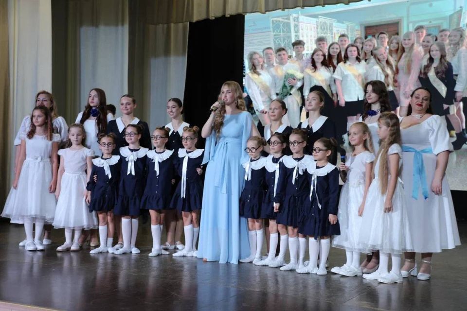 Во Дворце детского и юношеского творчества состоялся смотр творческих работ участников XIV регионального конкурса сотворчества «Я и мой учитель» Во Дворце детского и юношеского творчества состоялся смотр творческих работ участников XIV регионального конкурса сотворчества «Я и мой учитель»