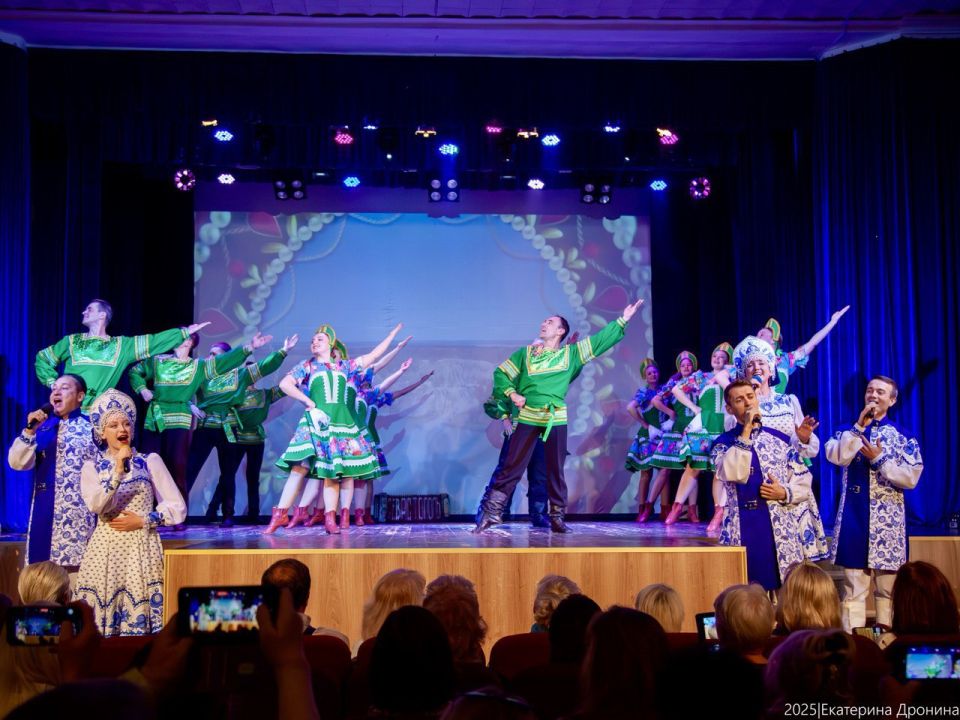 В Культурном центре «Корабел» поздравили юбиляров ансамбля «Севастополь» В Культурном центре «Корабел» поздравили юбиляров ансамбля «Севастополь»