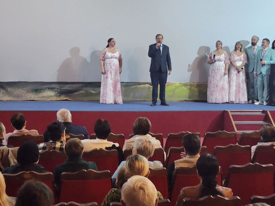 Александр Кулагин: Для наших самых любимых мам в честь Дня матери мы организовали праздничный концерт в кинотеатре "Моряк" на Северной стороне Александр Кулагин: Для наших самых любимых мам в честь Дня матери мы организовали праздничный концерт в кинотеатре "Моряк" на Северной стороне