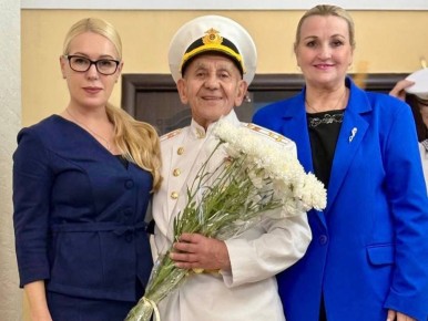 В Культурном центре «Корабел» поздравили юбиляров ансамбля «Севастополь»