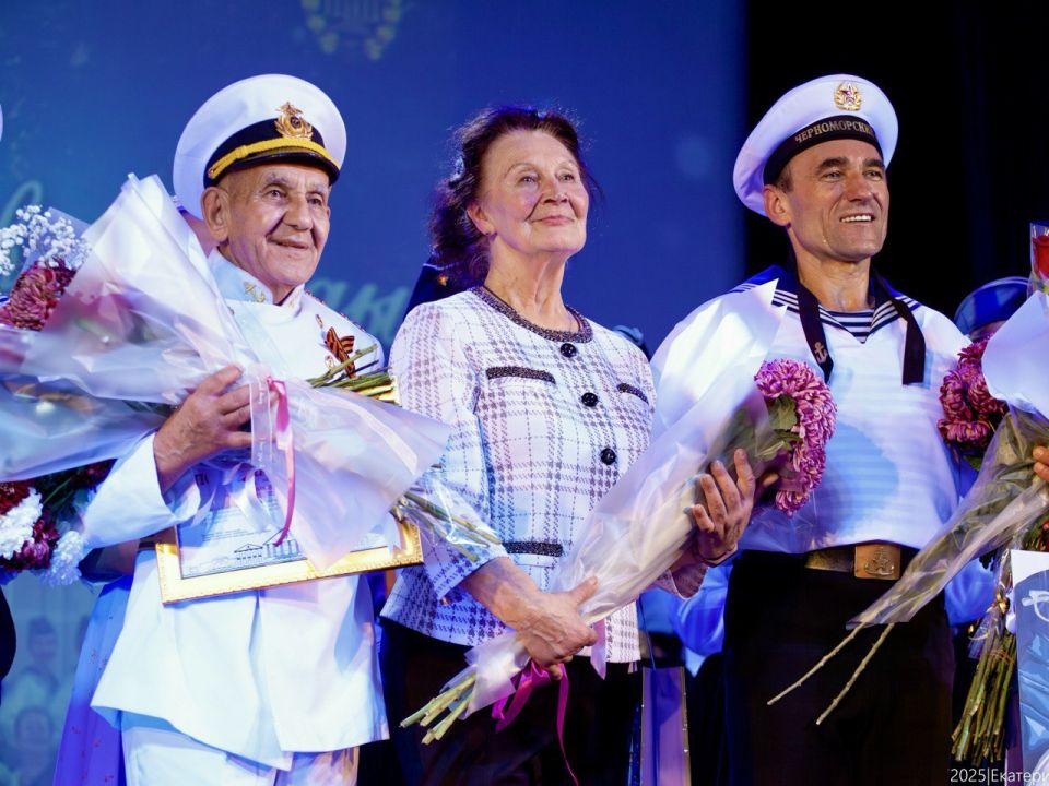 В Культурном центре «Корабел» поздравили юбиляров ансамбля «Севастополь» В Культурном центре «Корабел» поздравили юбиляров ансамбля «Севастополь»