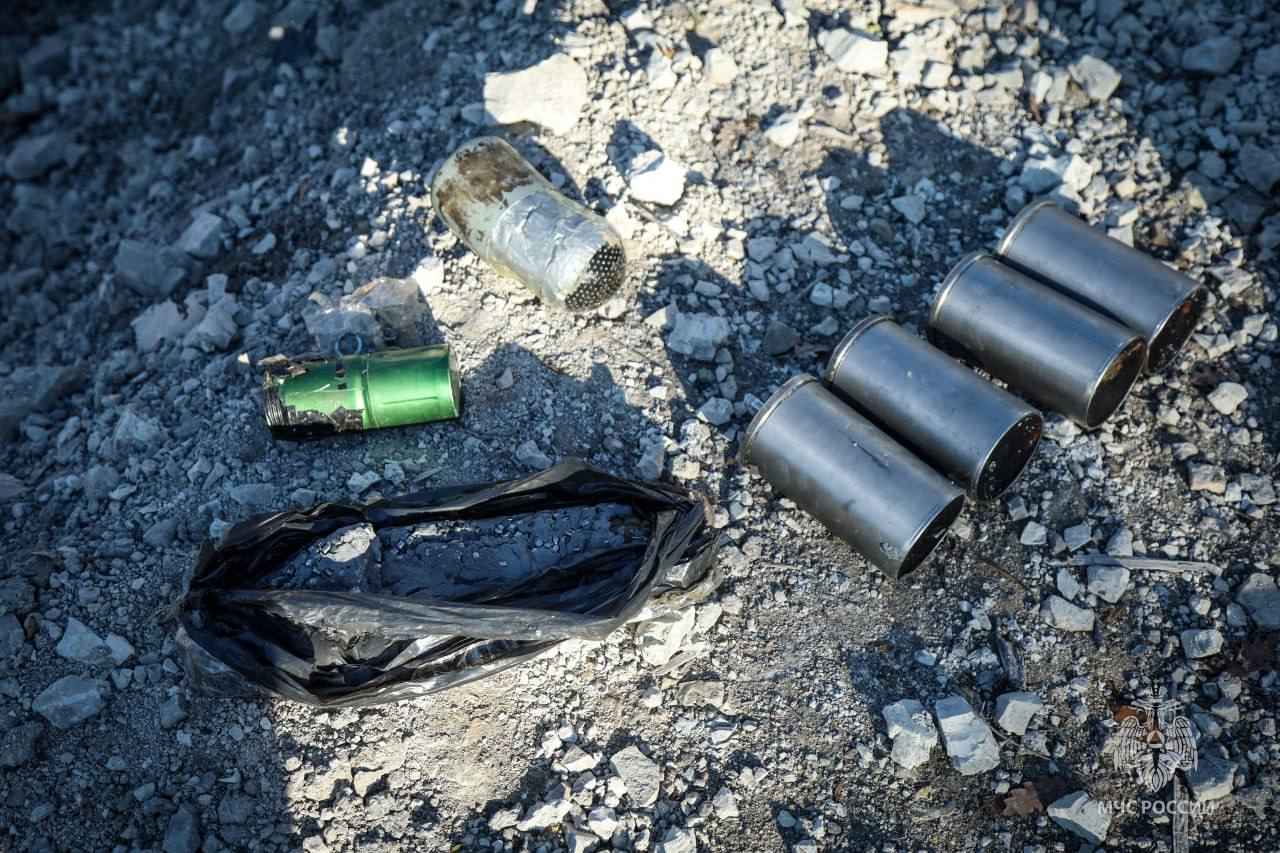 Специалисты МЧС уничтожили вражеские взрывоопасные предметы уничтожили в Севастополе Специалисты МЧС уничтожили вражеские взрывоопасные предметы уничтожили в Севастополе