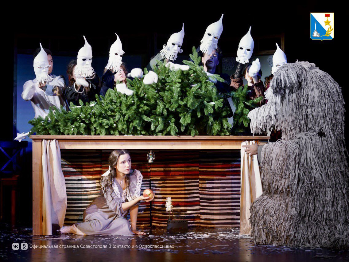 Севастопольский ТЮЗ представил премьеру — «Сказку о мёртвой царевне и о семи богатырях» Севастопольский ТЮЗ представил премьеру — «Сказку о мёртвой царевне и о семи богатырях»