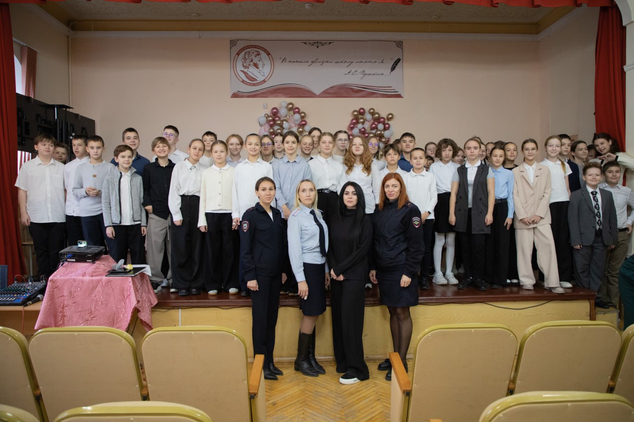 В Севастополе полицейские продолжают профилактическую работу с подростками