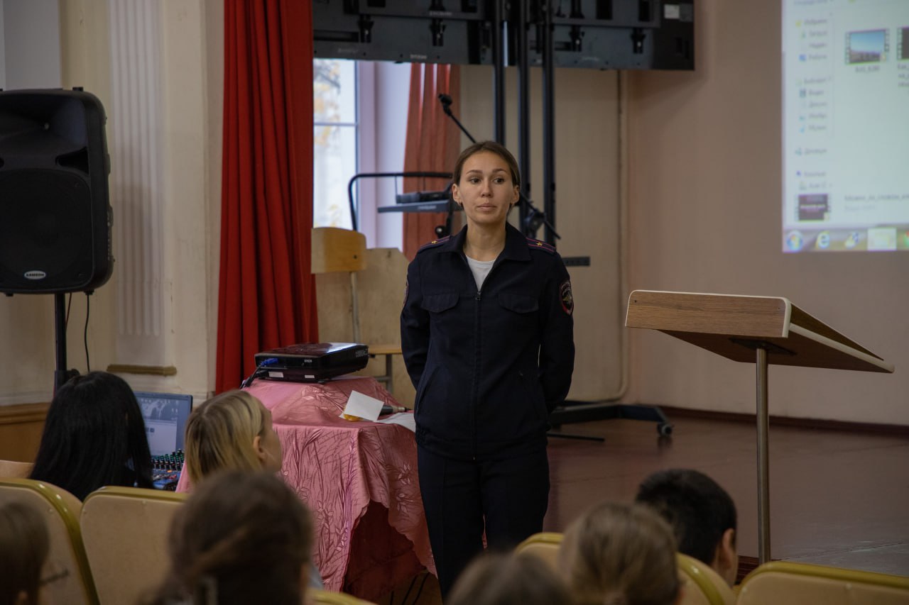 В Севастополе полицейские продолжают профилактическую работу с подростками В Севастополе полицейские продолжают профилактическую работу с подростками