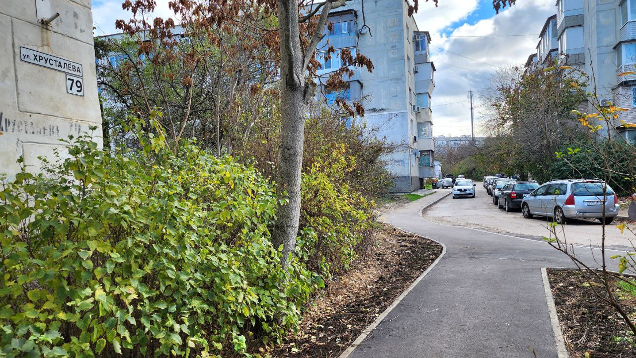 Завершается благоустройство пешеходной зоны между улицей Хрусталева и проспектом Генерала Острякова Завершается благоустройство пешеходной зоны между улицей Хрусталева и проспектом Генерала Острякова