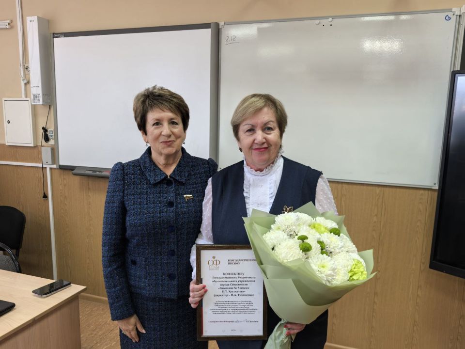 Екатерина Алтабаева: Сегодня поздравила коллектив гимназии № 8 с 60-летием со дня создания