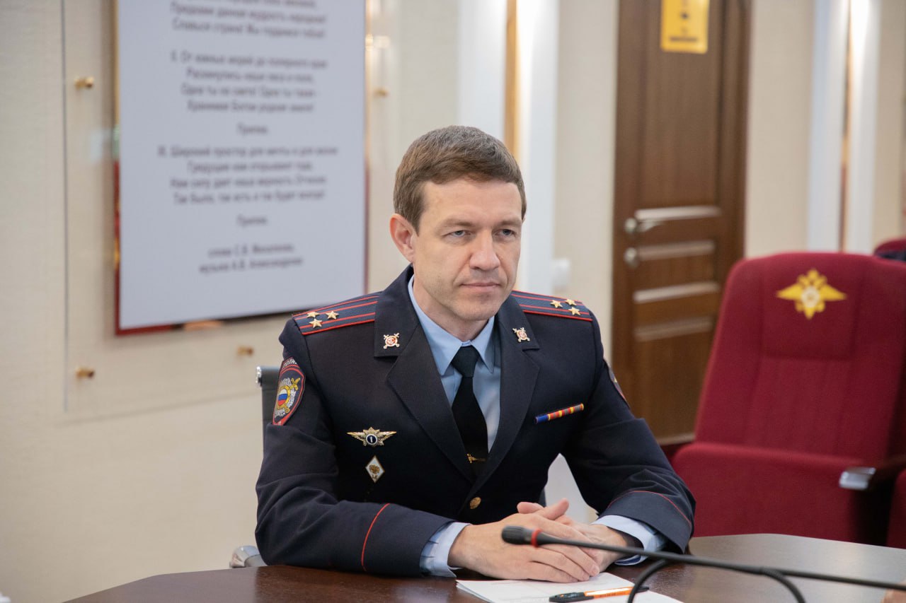 Начальник УМВД России по г.Севастополю генерал-майор полиции Сергей Сигунов представил личному составу своего нового заместителя Начальник УМВД России по г.Севастополю генерал-майор полиции Сергей Сигунов представил личному составу своего нового заместителя