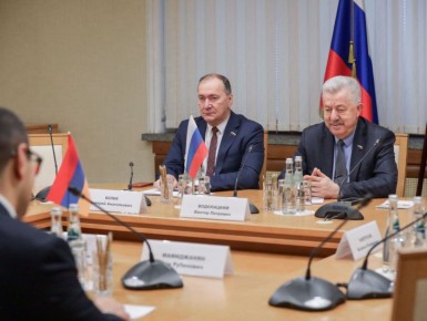 Дмитрий Белик: В рамках VI Международной конференции «Роль взаимодействия фракций политических партий и блоков в межпарламентском сотрудничестве стран СНГ» состоялась двусторонняя встреча депутатов Государственной Думы с...