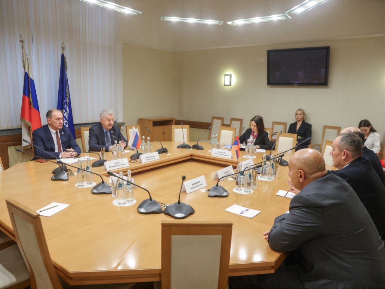 Дмитрий Белик: В рамках VI Международной конференции «Роль взаимодействия фракций политических партий и блоков в межпарламентском сотрудничестве стран СНГ» состоялась двусторонняя встреча депутатов Государственной Думы с... Дмитрий Белик: В рамках VI Международной конференции «Роль взаимодействия фракций политических партий и блоков в межпарламентском сотрудничестве стран СНГ» состоялась двусторонняя встреча депутатов Государственной Думы с...