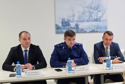 Илья Пестерников: Совместно с первым заместителем прокурора города Севастополя Дмитрием Теллиным и исполняющим обязанности заместителя Губернатора Севастополя Денисом Профатиловым провели личный приём предпринимателей