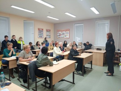 Сотрудники Госавтоинспекции обсудили с родителями школьников проблемы безопасности детей на дорогах города