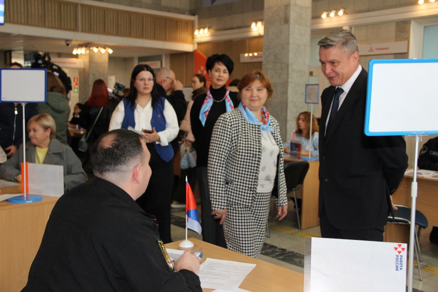 В Кадровом центре «Работа России» Севастополя прошел форум вакансий «Время возможностей для СВОих» для участников СВО и их близких В Кадровом центре «Работа России» Севастополя прошел форум вакансий «Время возможностей для СВОих» для участников СВО и их близких