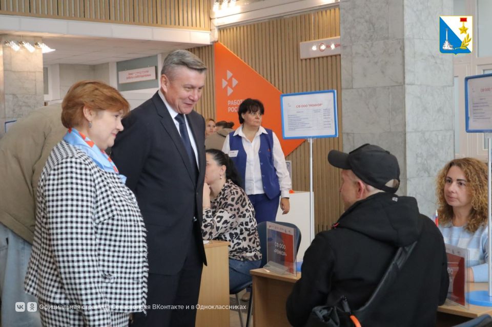 Участникам спецоперации предложили более 450 вакансий с зарплатной до 115 тысяч рублей на форуме «Время возможностей для СВОих»