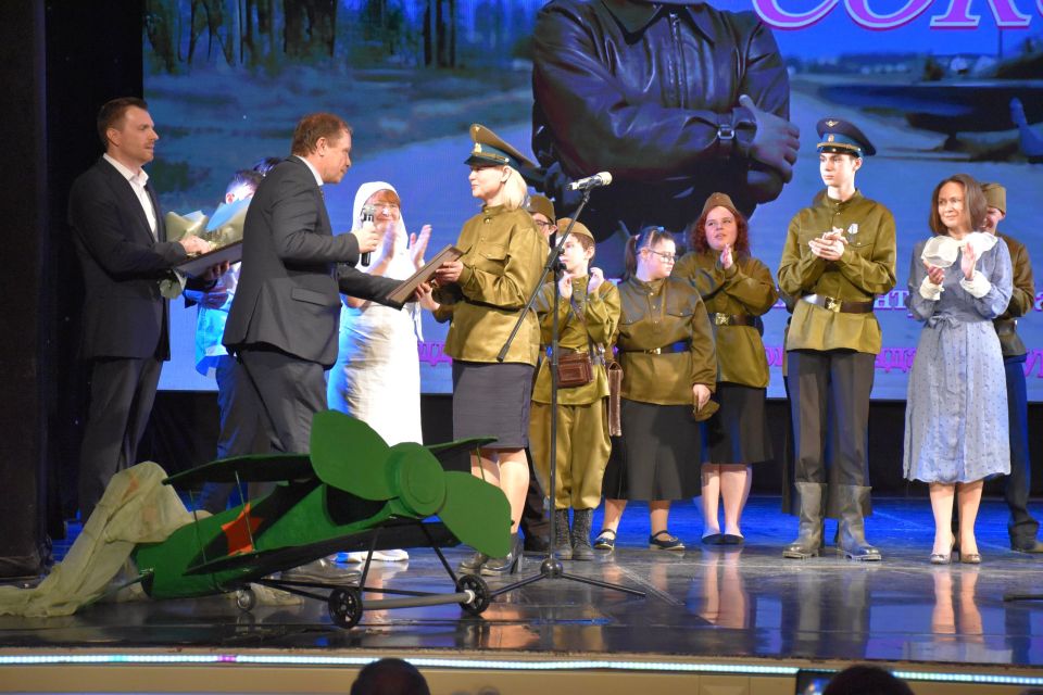 Александр Кулагин: В Севастопольском центре культуры и искусств состоялся театрализованный концерт, организованный коллективом Севастопольской РОО ИЦ "Особая молодежь" Александр Кулагин: В Севастопольском центре культуры и искусств состоялся театрализованный концерт, организованный коллективом Севастопольской РОО ИЦ "Особая молодежь"