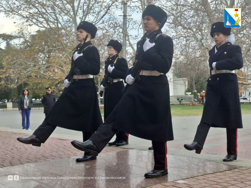 Севастопольцы почтили память павших защитников Родины Севастопольцы почтили память павших защитников Родины