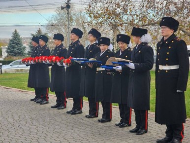 В День Неизвестного солдата на Посту №1 состоялся традиционный Час Памяти «Имя твоё неизвестно, подвиг твой бессмертен»