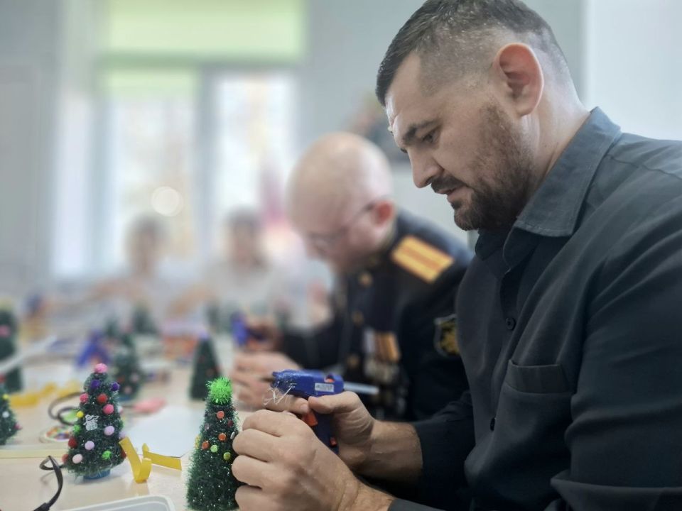 Участники программы "Севастополь — город Героев" посетили социальный приют Участники программы "Севастополь — город Героев" посетили социальный приют