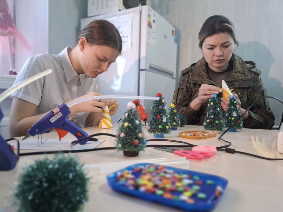 Участники программы "Севастополь — город Героев" посетили социальный приют Участники программы "Севастополь — город Героев" посетили социальный приют