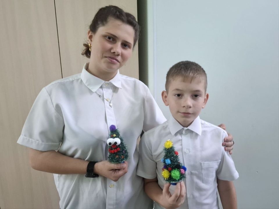 Участники программы "Севастополь — город Героев" посетили социальный приют Участники программы "Севастополь — город Героев" посетили социальный приют