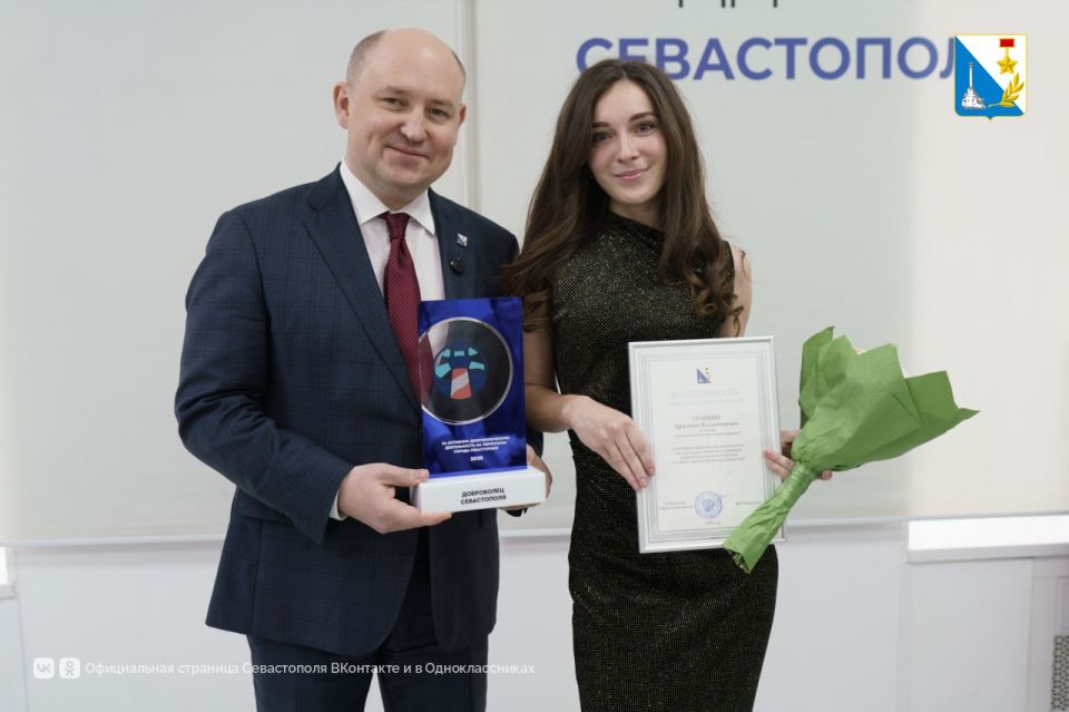 Губернатор Михаил Развожаев вручил награды добровольцам Севастополя