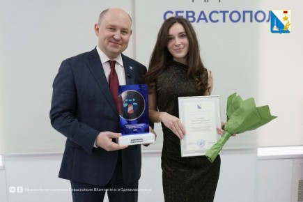 Губернатор Михаил Развожаев вручил награды добровольцам Севастополя