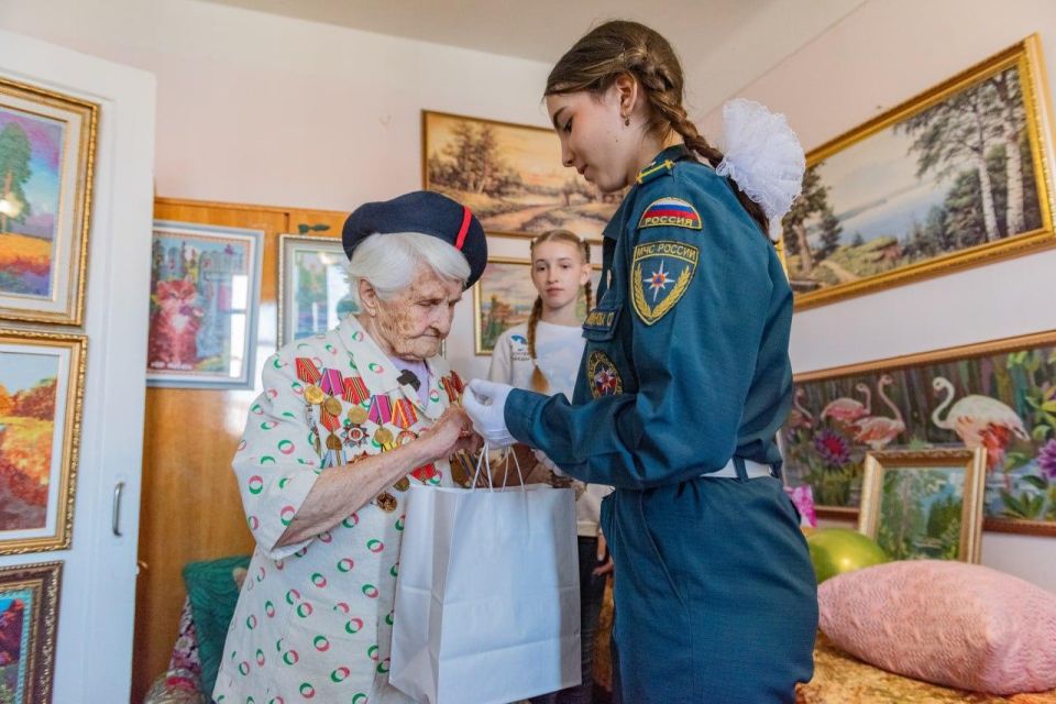 В Севастополе почти 40 тысяч добровольцев — это бескорыстные и отзывчивые люди, которые никогда не остаются в стороне и всегда первыми приходят на помощь В Севастополе почти 40 тысяч добровольцев — это бескорыстные и отзывчивые люди, которые никогда не остаются в стороне и всегда первыми приходят на помощь