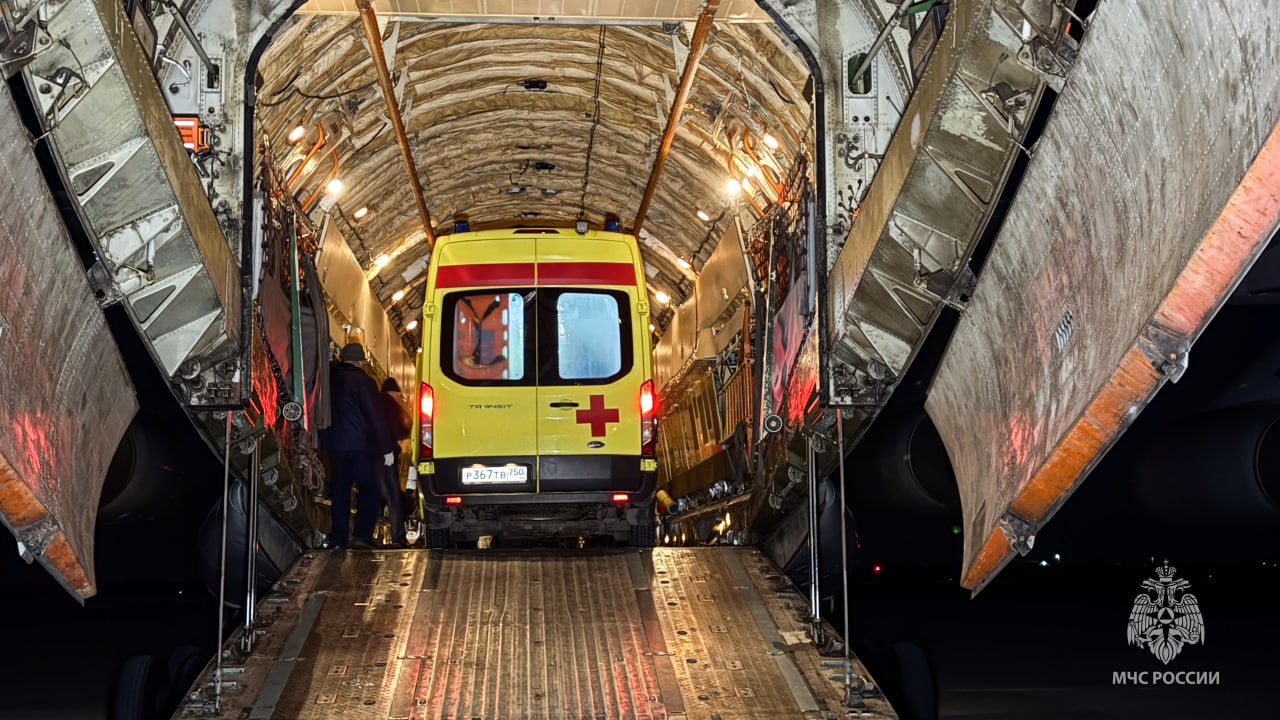 Спецбортом МЧС России пострадавшая от вражеской атаки севастопольская девочка направлена в Москву Спецбортом МЧС России пострадавшая от вражеской атаки севастопольская девочка направлена в Москву