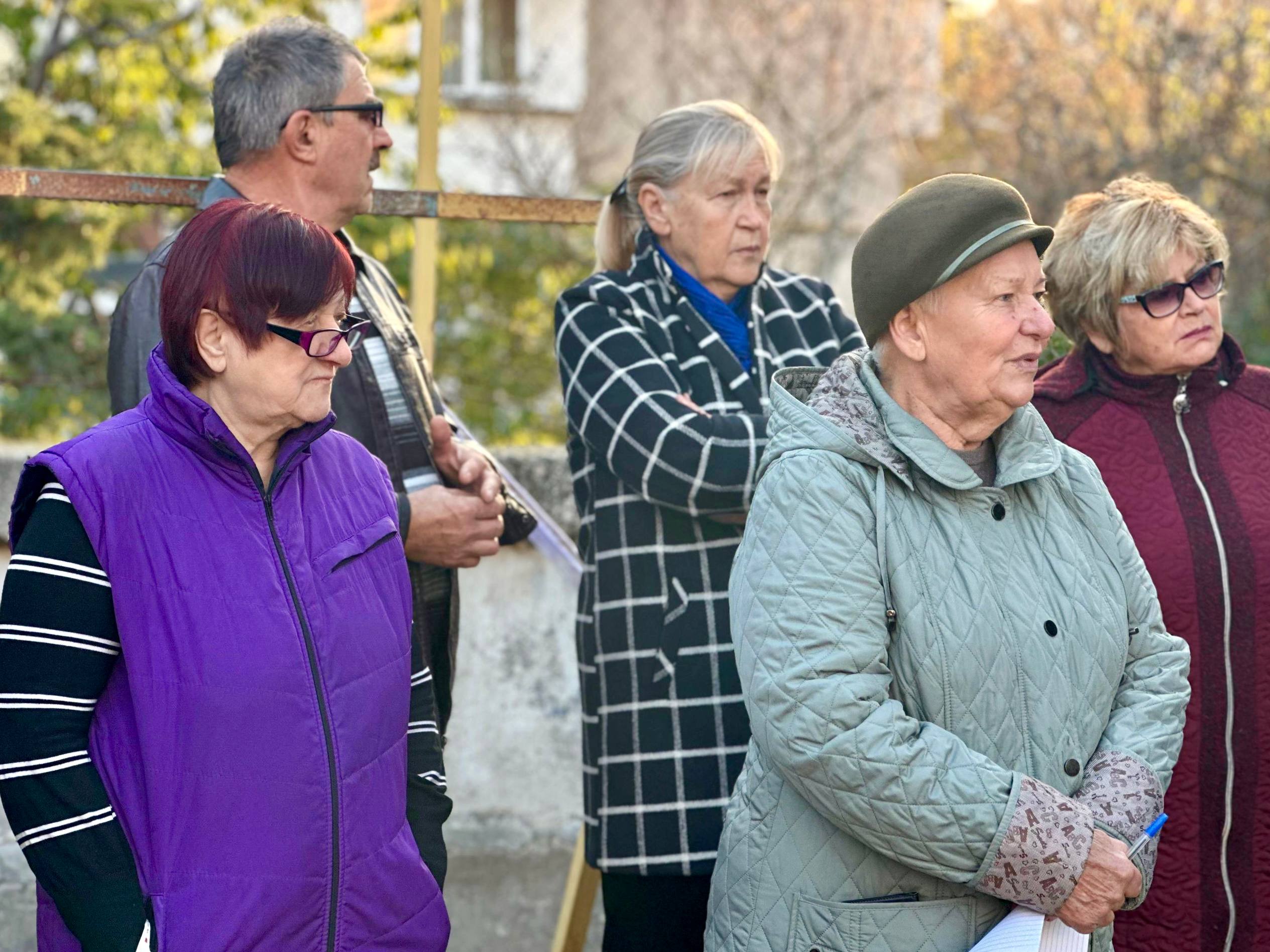 Владимир Немцев: Встретились с жителями домов №19, 19А и 21 по улице Александра Маринеско, чтобы обсудить заключительный этап проектирования новой спортивной площадки, а также комплексный ремонт внутриквартальных дорог и... Владимир Немцев: Встретились с жителями домов №19, 19А и 21 по улице Александра Маринеско, чтобы обсудить заключительный этап проектирования новой спортивной площадки, а также комплексный ремонт внутриквартальных дорог и...