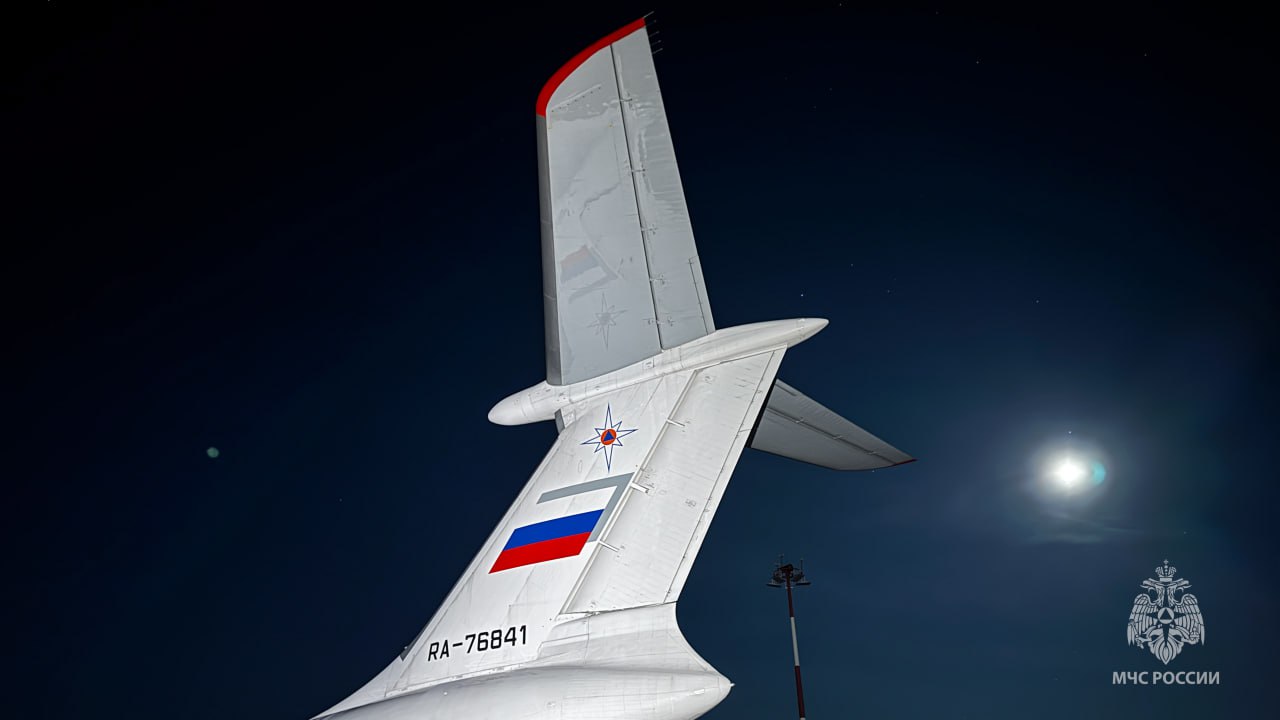 Спецбортом МЧС России пострадавшая от вражеской атаки севастопольская девочка направлена в Москву Спецбортом МЧС России пострадавшая от вражеской атаки севастопольская девочка направлена в Москву