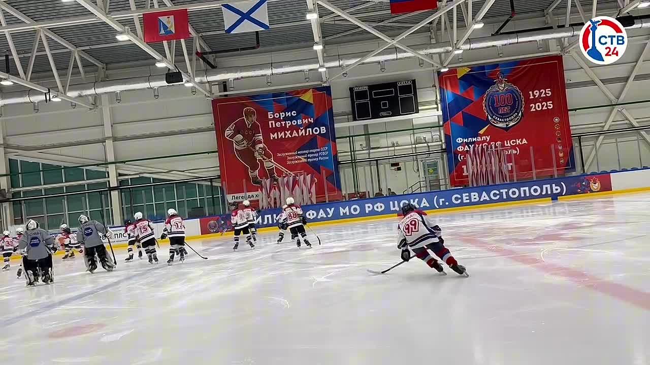 В Севастополе ледовый спортивный комплекс на ул. 4-й Бастионной, 29 теперь носит имя прославленного хоккеиста Бориса Петровича Михайлова