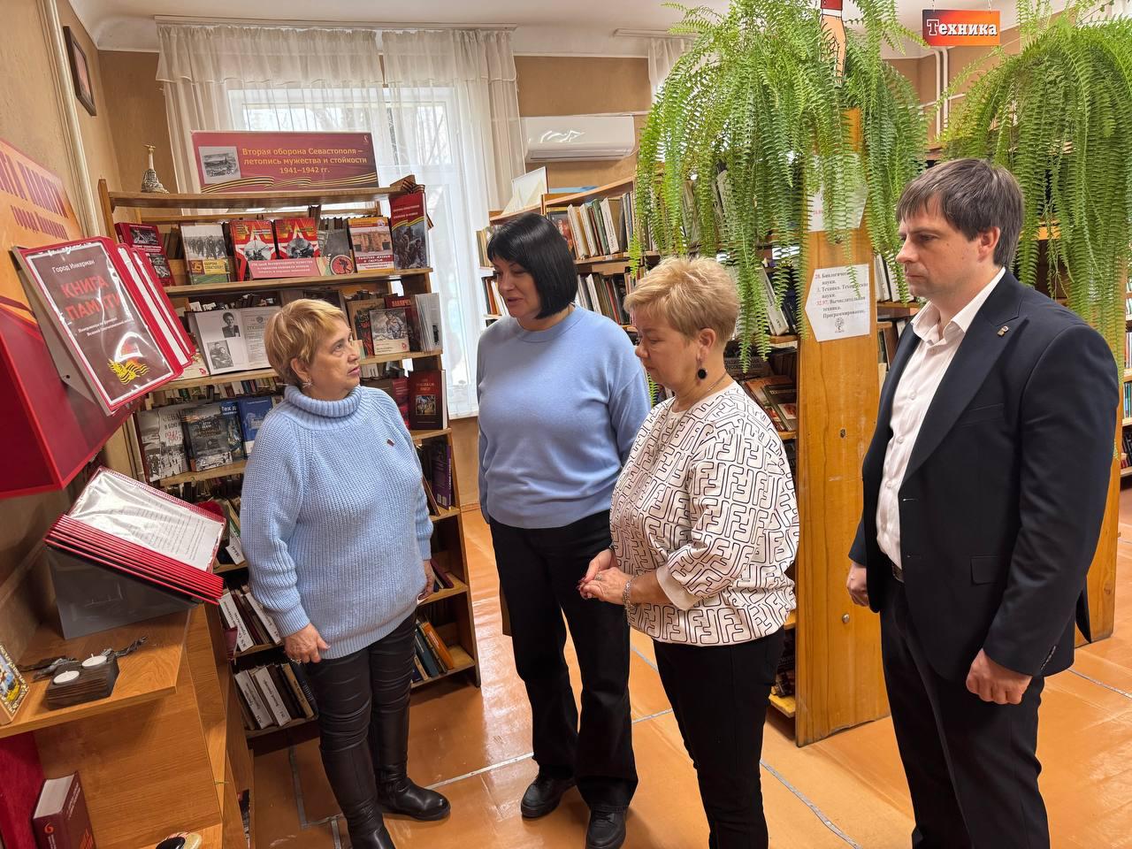 Татьяна Лобач: В эти праздничные дни, посвященные самоотверженному труду волонтеров, вместе с партийцами поздравила еще две волонтерские организации Татьяна Лобач: В эти праздничные дни, посвященные самоотверженному труду волонтеров, вместе с партийцами поздравила еще две волонтерские организации