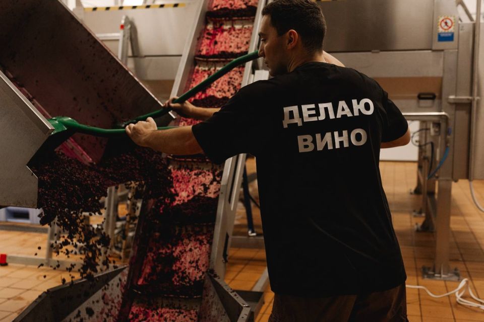 ��������������� ���������� AYA URBAN WINERY ����� ����������� ������������� ������ Russian Traveler Awards 2025