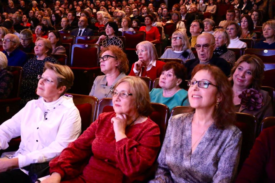 ����� � 3 ����� ���������� �������� ������������� 150-������ ������