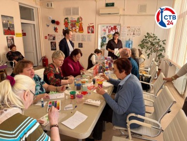 В Севастопольском центре социального обслуживания прошел мастер-класс по созданию новогодних открыток