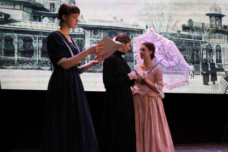 ����� � 3 ����� ���������� �������� ������������� 150-������ ������