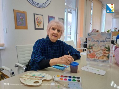 Севастопольские пенсионеры создали открытки для наших защитников