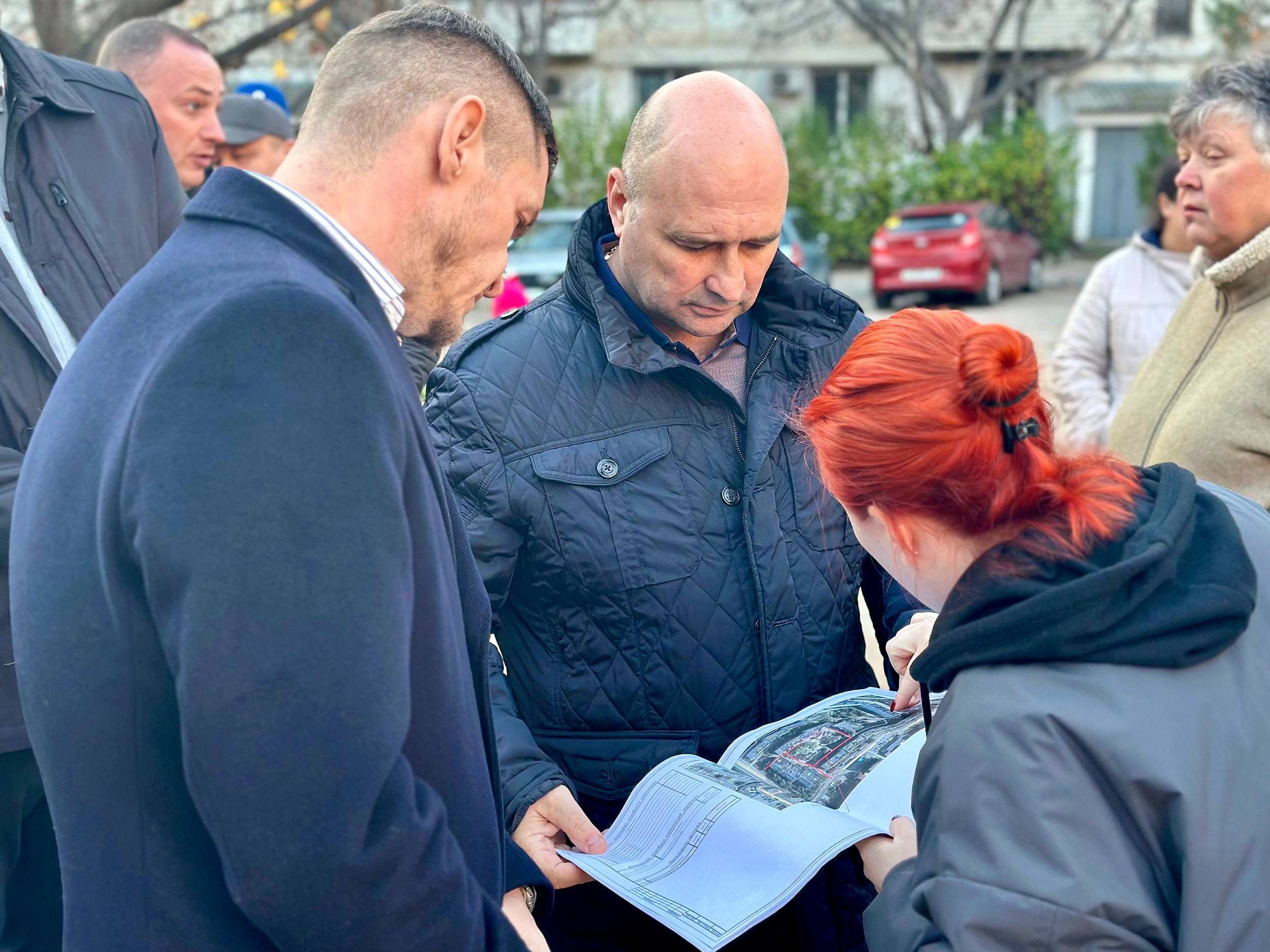 Владимир Немцев: В рамках декады приёмов граждан, приуроченной к 24-летию партии «Единая Россия», встретился с жителями домов по улице Александра Маринеско, 14, 16 и Тараса Шевченко, 31, 37, чтобы обсудить проект по... Владимир Немцев: В рамках декады приёмов граждан, приуроченной к 24-летию партии «Единая Россия», встретился с жителями домов по улице Александра Маринеско, 14, 16 и Тараса Шевченко, 31, 37, чтобы обсудить проект по...