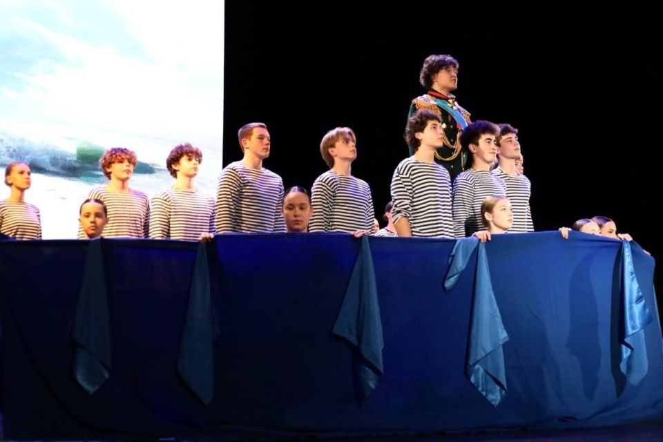 ����� � 3 ����� ���������� �������� ������������� 150-������ ������