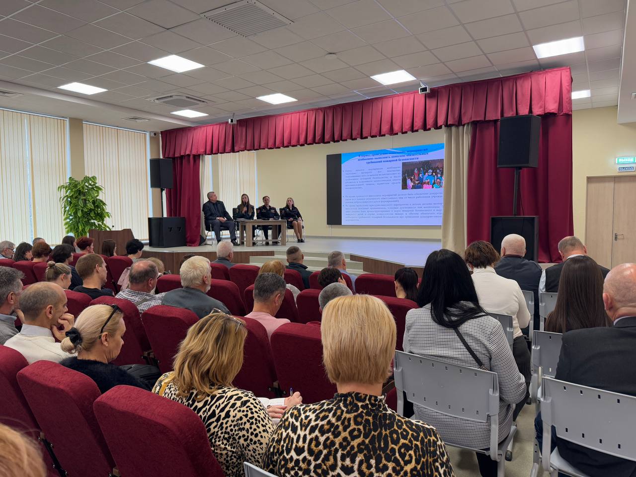 Сотрудники Госавтоинспекции Севастополя в преддверии новогодних праздников и школьных каникул приняли участие в рабочем совещании «Безопасность в Новый год» Сотрудники Госавтоинспекции Севастополя в преддверии новогодних праздников и школьных каникул приняли участие в рабочем совещании «Безопасность в Новый год»