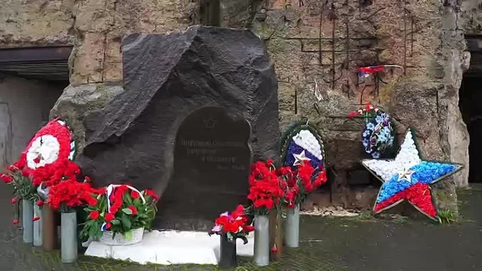 В День Героев Отечества на 35-й береговой батарее передали останки красноармейца для захоронения на родине