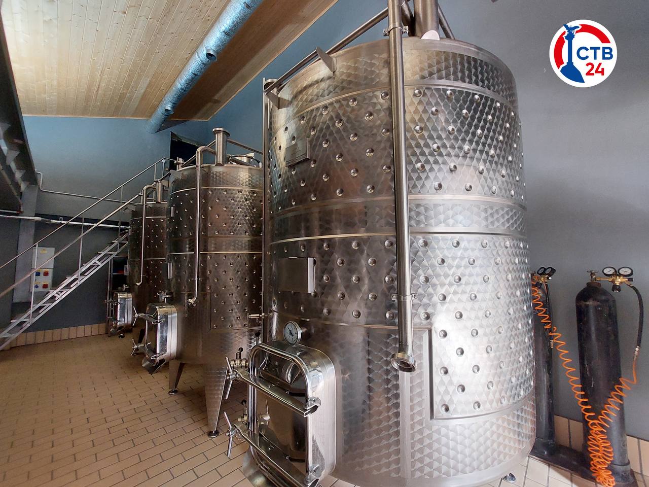 Семейное винодельческое хозяйство в Любимовке обновило оборудование благодаря господдержке Семейное винодельческое хозяйство в Любимовке обновило оборудование благодаря господдержке
