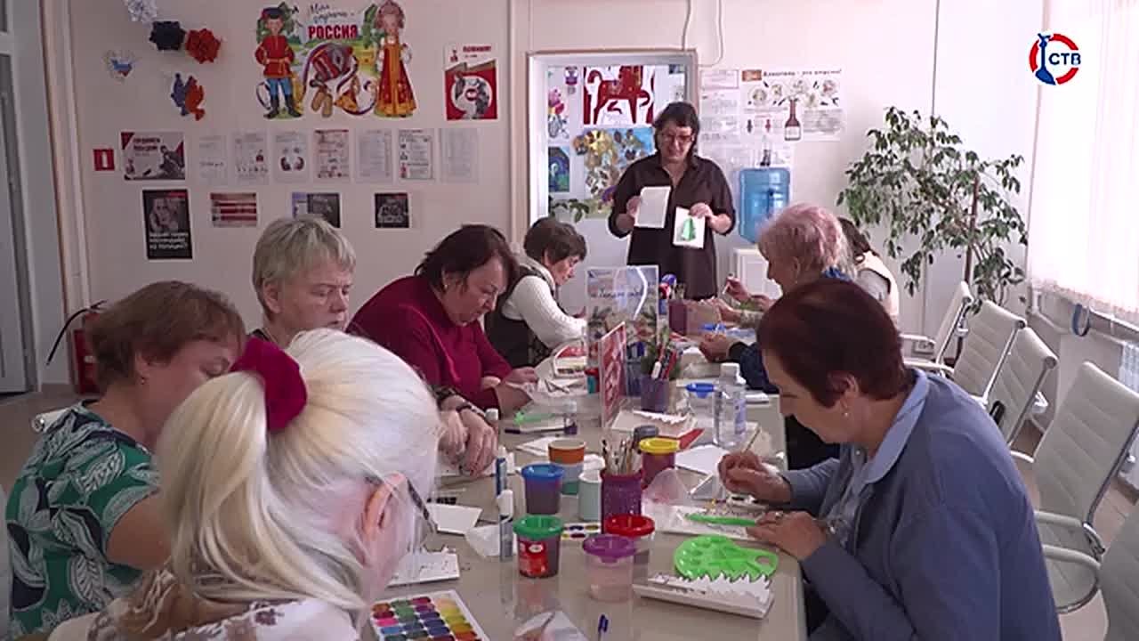 Севастопольские представители серебряного возраста создали открытки для наших защитников