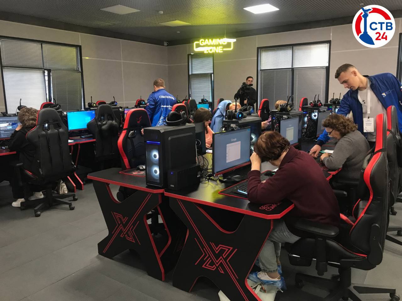 В Севастополе стартовала образовательная программа «Кибер-бабушка» В Севастополе стартовала образовательная программа «Кибер-бабушка»